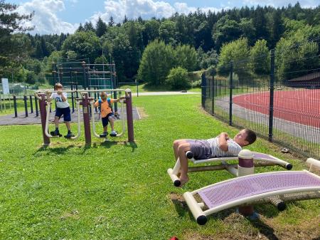 Razgibano, živahno, razigrano, počitniško, … (5)